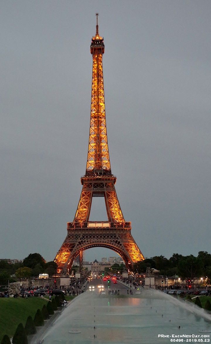 60496RoCrLeUsm - Viewing the Eiffel Tower from the Trocadéro - Paris, France